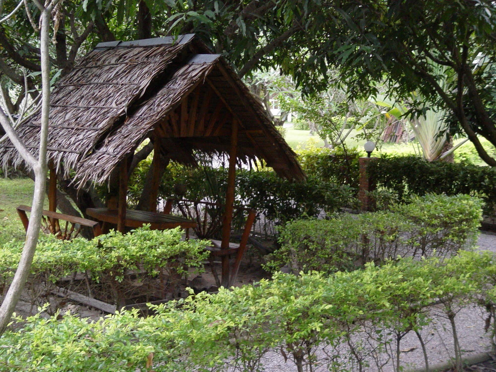 Thai-Bamboo Guesthouse Resort Cha-Am Exterior photo